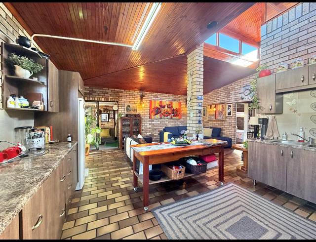 4 BEDROOM HOUSE FOR SALE IN KABELJAUWS